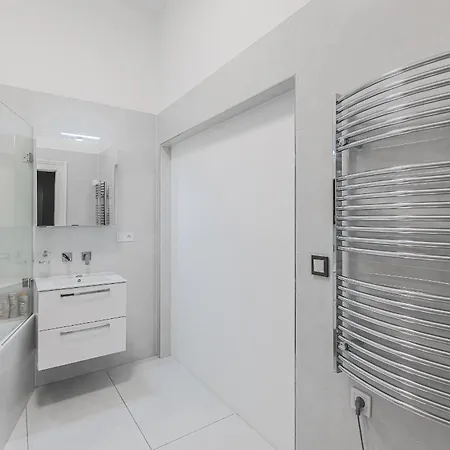 Private Room, Ac, W Kitchen Apartamento *
