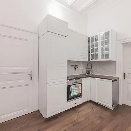 Private Room, Ac, W Kitchen * Praga