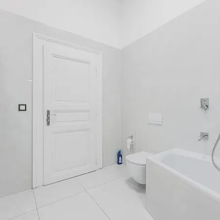 Private Room, Ac, W Kitchen Apartamento