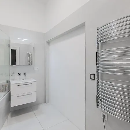 Private Room, Ac, W Kitchen Apartamento *